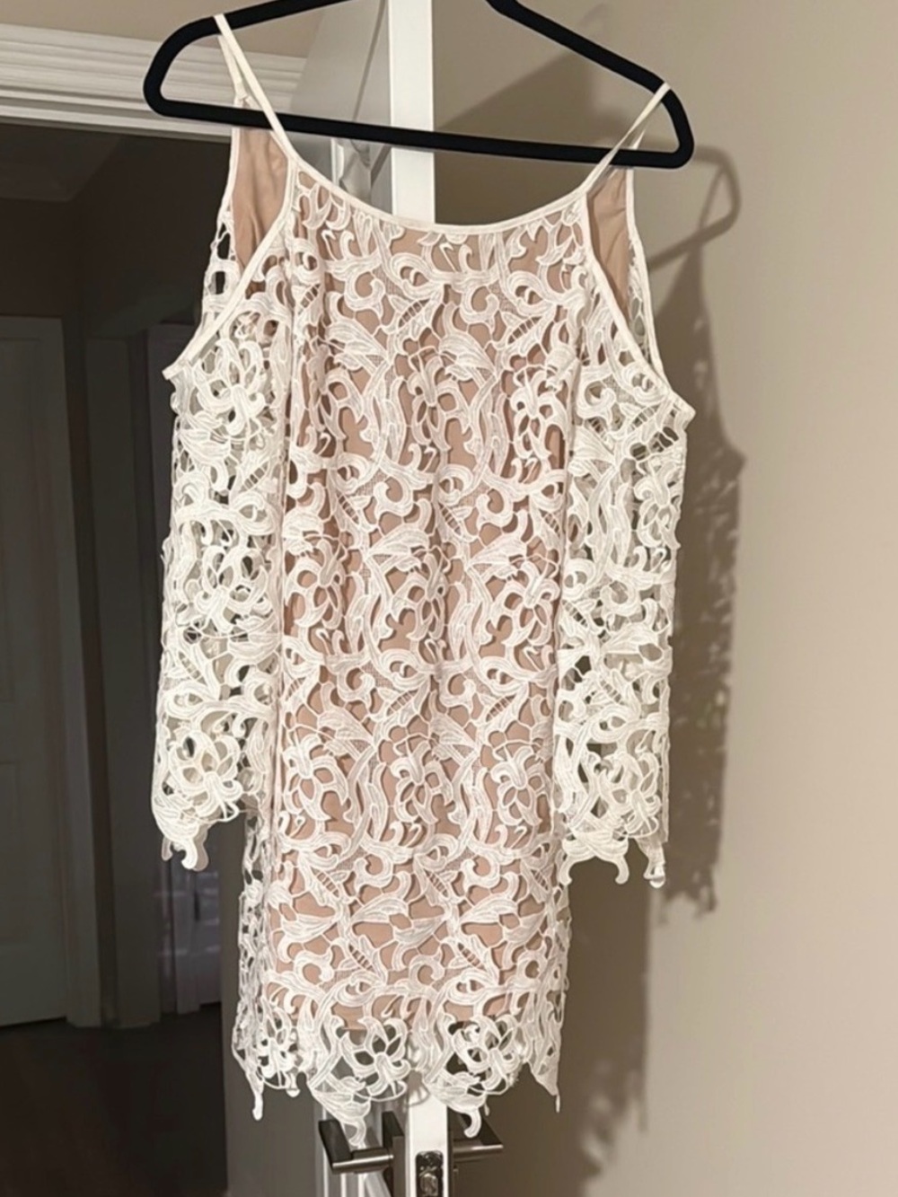 Elegant White Lace Mini Dress Size XS Brond Brand